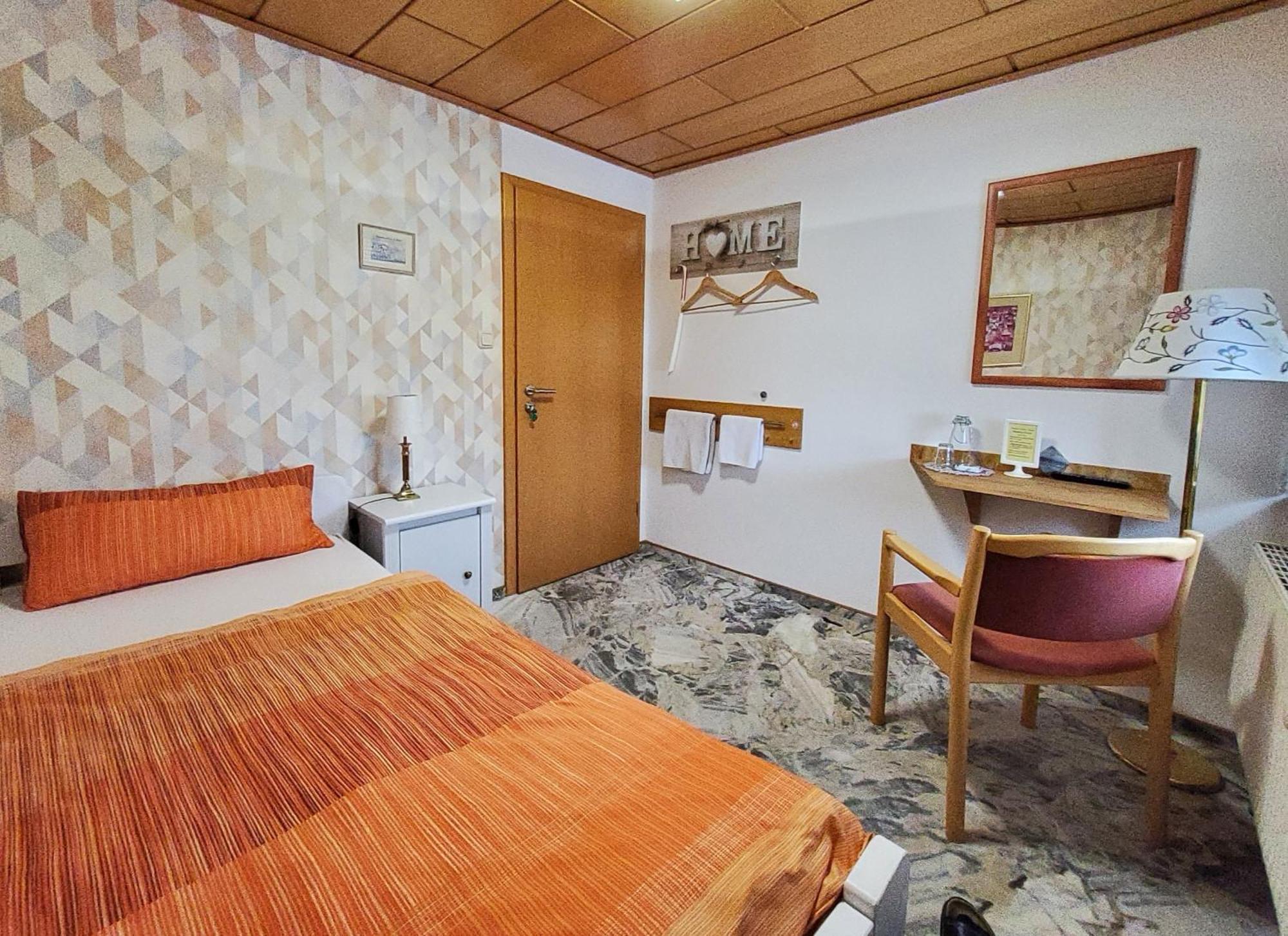 B & B Gaestehaus Schmidt Lichtenberg  ภายนอก รูปภาพ