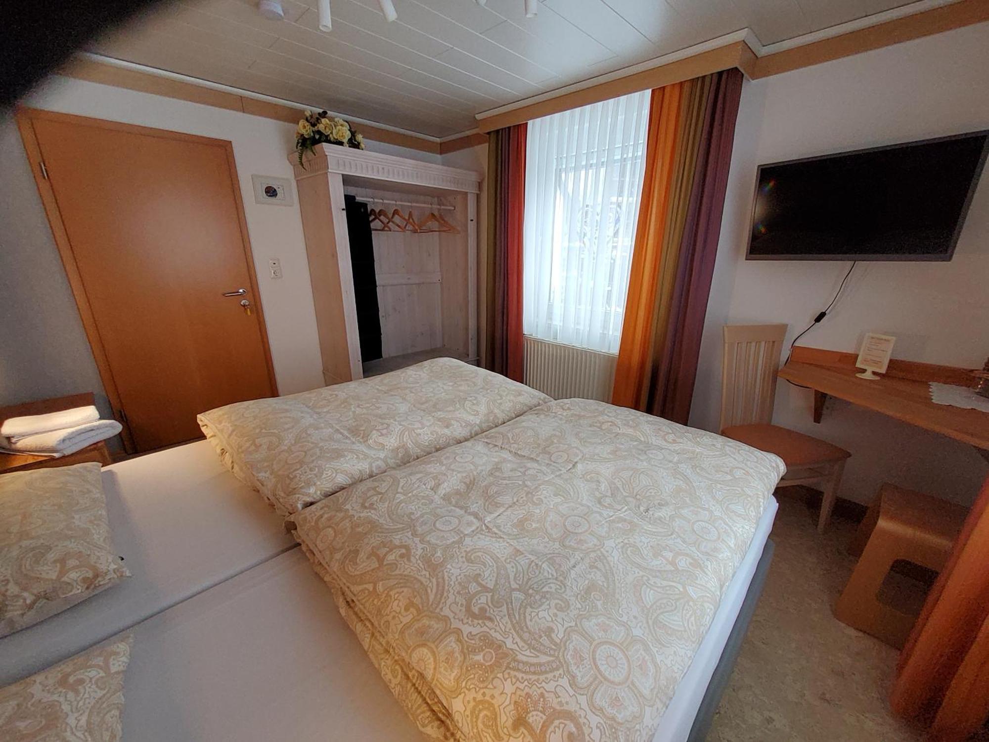 B & B Gaestehaus Schmidt Lichtenberg  ภายนอก รูปภาพ